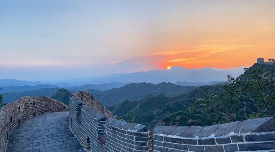 Beijing: Best Great Wall Sunset Tour - Gubei Water Town at night: dinner and lights after the wall