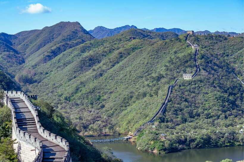 Beijing: Huanghuacheng Lakeside Great Wall Bus/Private Tour - Boat Ride on the Reservoir: How the View Changes