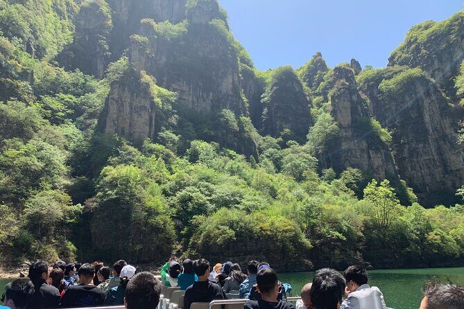 Beijing Private Tour to Badaling Great Wall and Longqing Gorge with Boat Ride - Lunch in the Middle of the Day: Included, Local, and Requestable