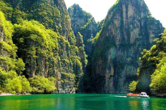 Beijing Private Tour to Badaling Great Wall and Longqing Gorge with Boat Ride - Crowds, Timing, and the Practical Reality of Badaling