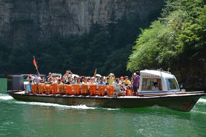 Beijing Private Tour to Badaling Great Wall and Longqing Gorge with Boat Ride - Badaling Great Wall With Cable Car: Close Parking and Faster Entry