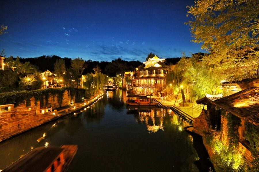 Beijing: Simatai Great Wall & Gubei Water Town Private Tour - Transfer-only vs guided day/night: what changes for you