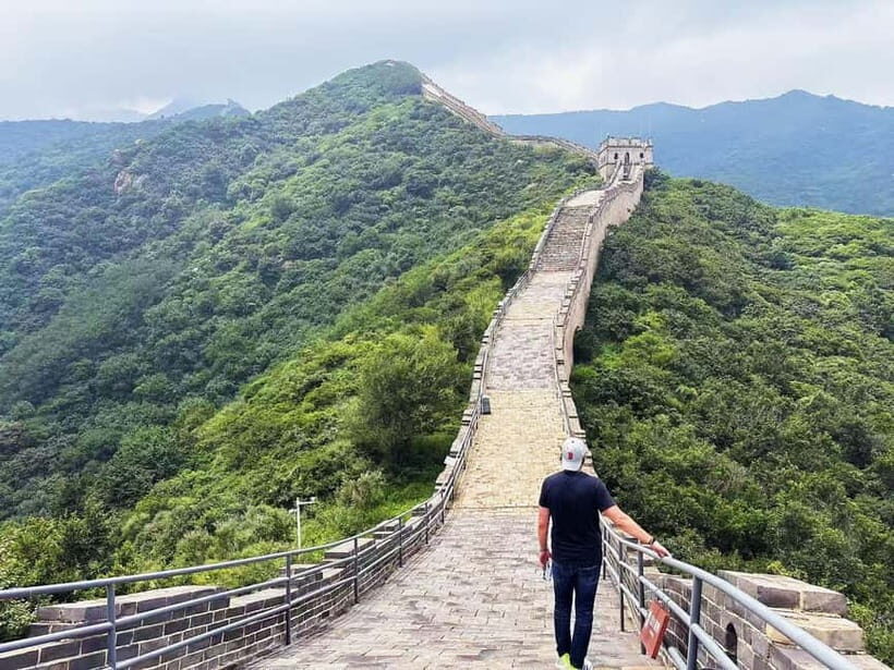 Beijing:Mutianyu/Badaling Great Wall Tour with VIP Fast Pass - From hotel lobby to the Wall gates: how the day flows