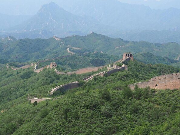 Gubeikou & Jinshanling Great Wall Hiking Tour English Speaking Driver Service - Hiking from Gubeikou toward Jinshanling gates: timing and effort