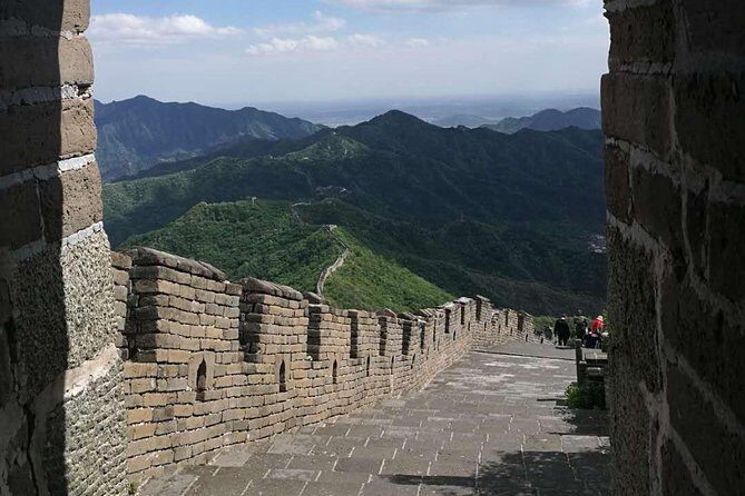 Private Half-Day Mutianyu Great Wall Tour including Round Way Cable Car or Toboggan - Hotel Pickup, Private Vehicle, and the Beijing-to-Mutianyu Timing Reality