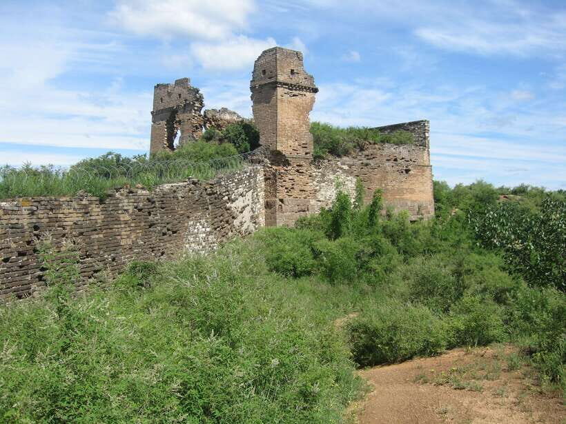 Self-guided challenging hiking from Jinshanling to Gubeikou - Off-wall to the cottage: the Shalingkou to Jinshanling West Gate reset